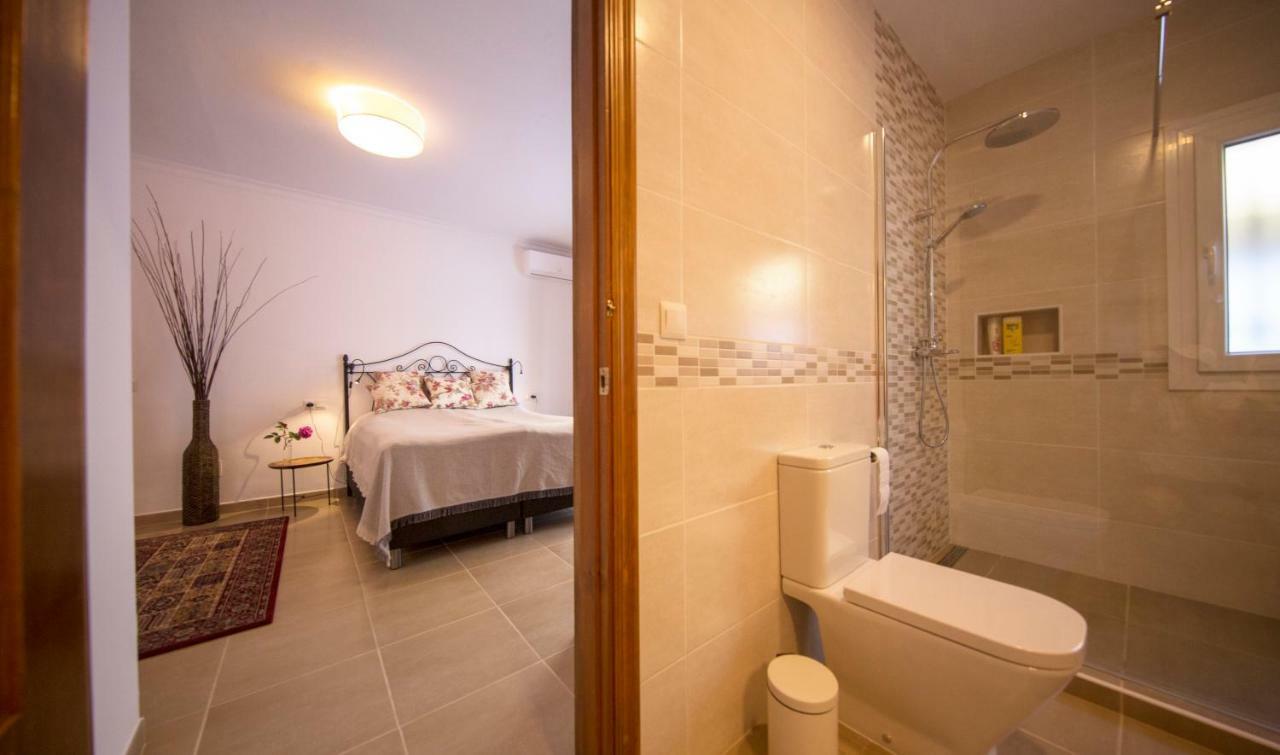 Casa-b Bed & Breakfast, Adults Recommended * Cómpeta